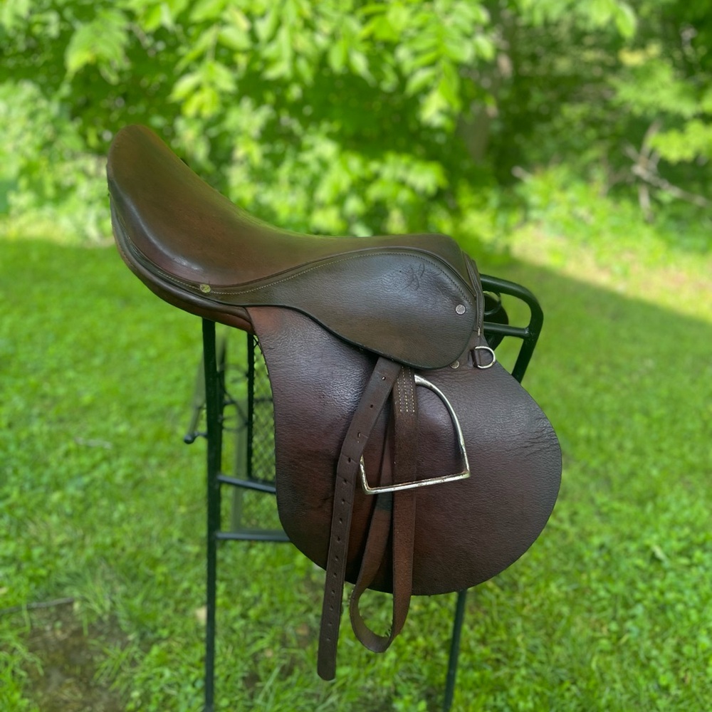 Premium Brown English Saddle - Brand Not Visible